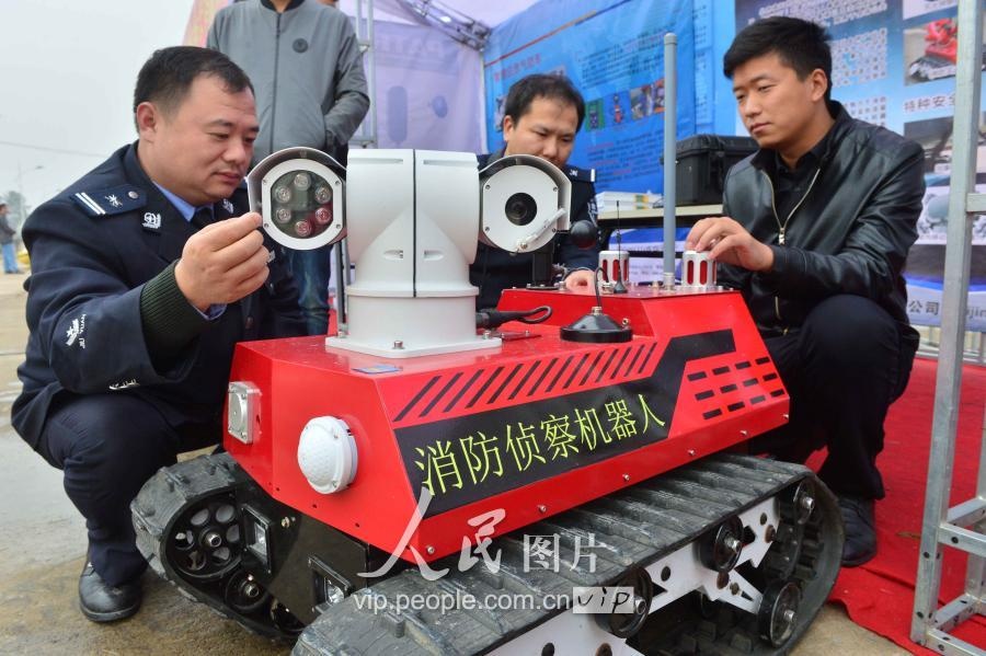 北京凌天攜消防滅火機器人、偵查機器人助力人全國危化品應急救援