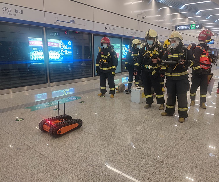 北京凌天智能消防內(nèi)攻偵察機(jī)器人助力北京市地鐵隧道消防救援綜合實戰(zhàn)演練