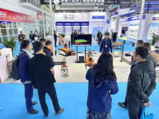 【消防機(jī)器狗系列亮相石油展】北京凌天滅火四足機(jī)器狗、偵察四足機(jī)器狗、運(yùn)輸四足機(jī)器狗、消防系留滅火無人機(jī)等重點(diǎn)裝備亮相展會！