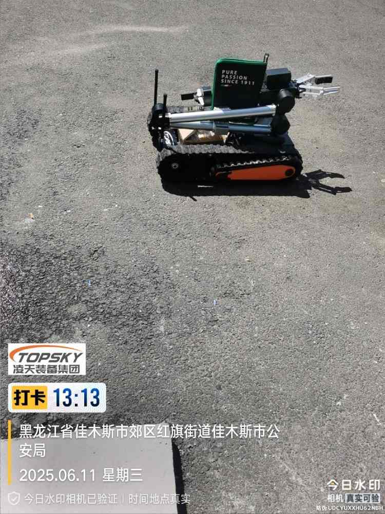 1762150682127470.jpg 排爆機(jī)器人單擺臂驗收1.jpg